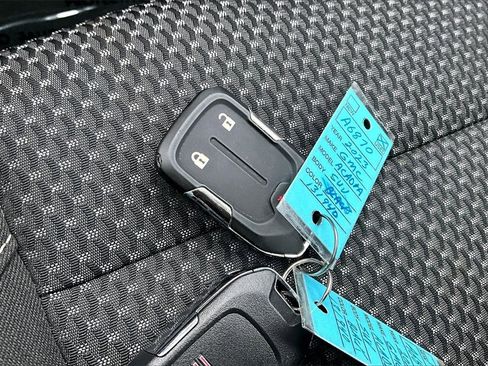 Used 2023 GMC Acadia SLE image 11