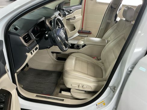 Used 2020 GMC Acadia Denali w/ Technology Package AWD/4WD image 11