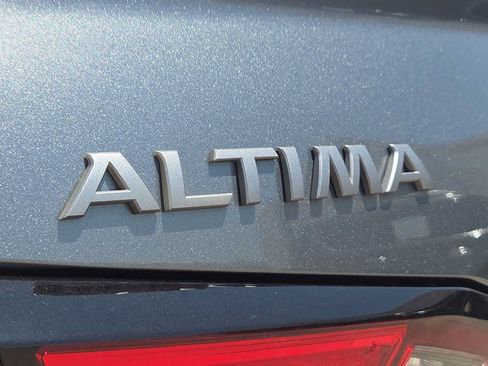 Used 2025 Nissan Altima 2.5 SV FWD image 11