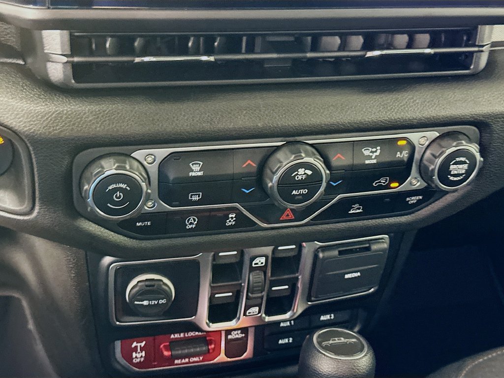 Used 2024 Jeep Gladiator Sport AWD/4WD image 15