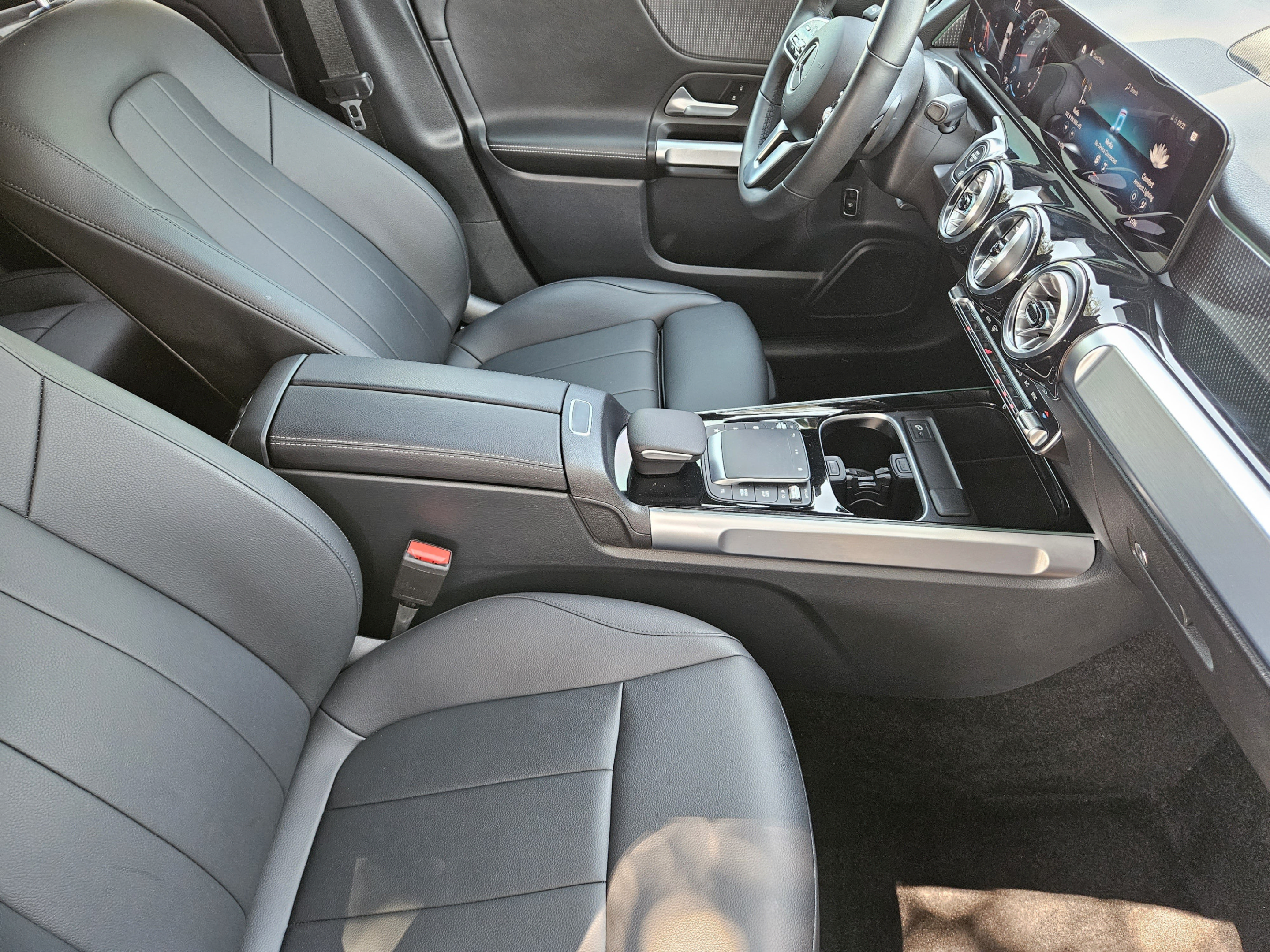 Used 2022 Mercedes-Benz GLB 250 image 10