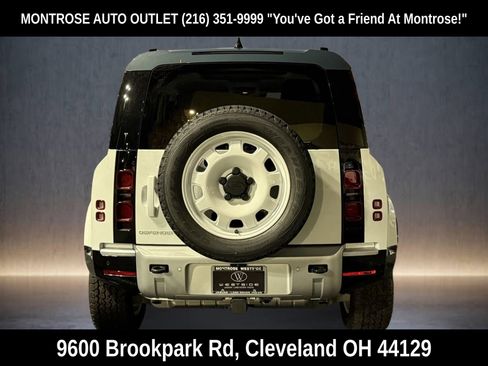 New 2025 Land Rover Defender 90 S image 4