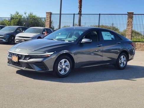 New 2026 Hyundai Elantra SE FWD image 2