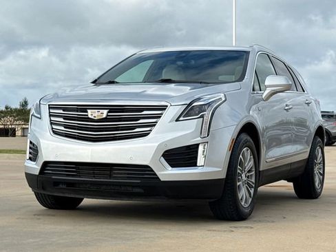 Used 2018 Cadillac XT5 Luxury w/ Driver Awareness Package FWD image 3