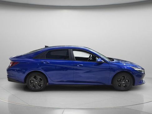 Used 2023 Hyundai Elantra SEL FWD image 3