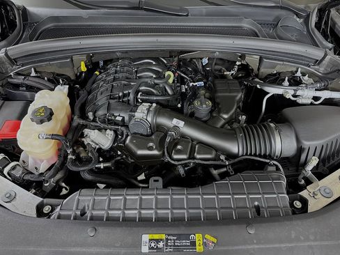 Used 2023 Jeep Grand Cherokee L Limited w/ Black Appearance Package image 33