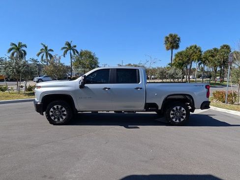Used 2021 Chevrolet Silverado 2500 Custom w/ Custom Value Package image 4