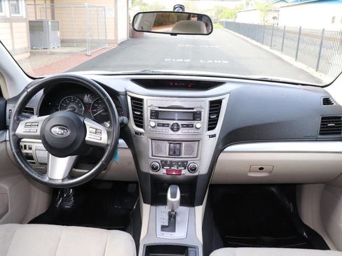 Used 2011 Subaru Outback 2.5i Premium image 19