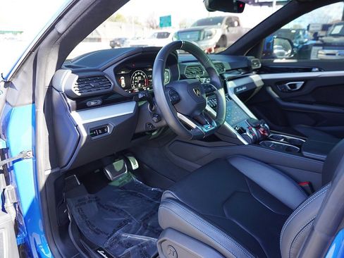 Used 2022 Lamborghini Urus image 32