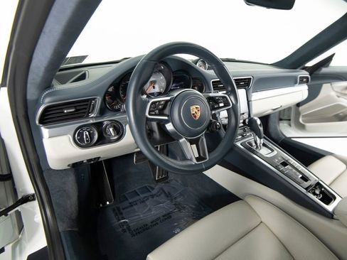 Certified 2017 Porsche 911 Carrera 4S image 4