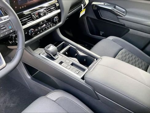 New 2026 Nissan Pathfinder SV image 6