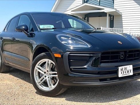 Used 2024 Porsche Macan AWD/4WD image 3