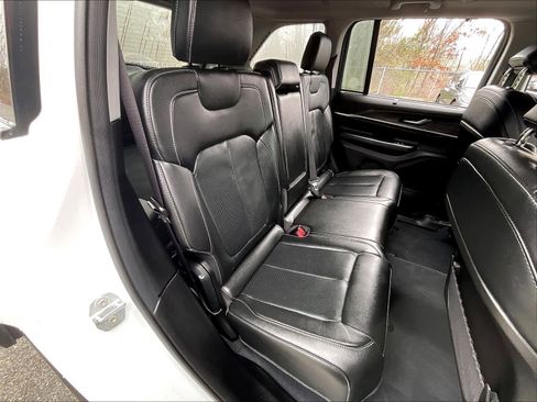 Used 2023 Jeep Grand Cherokee Limited w/ Luxury Tech Group II image 16