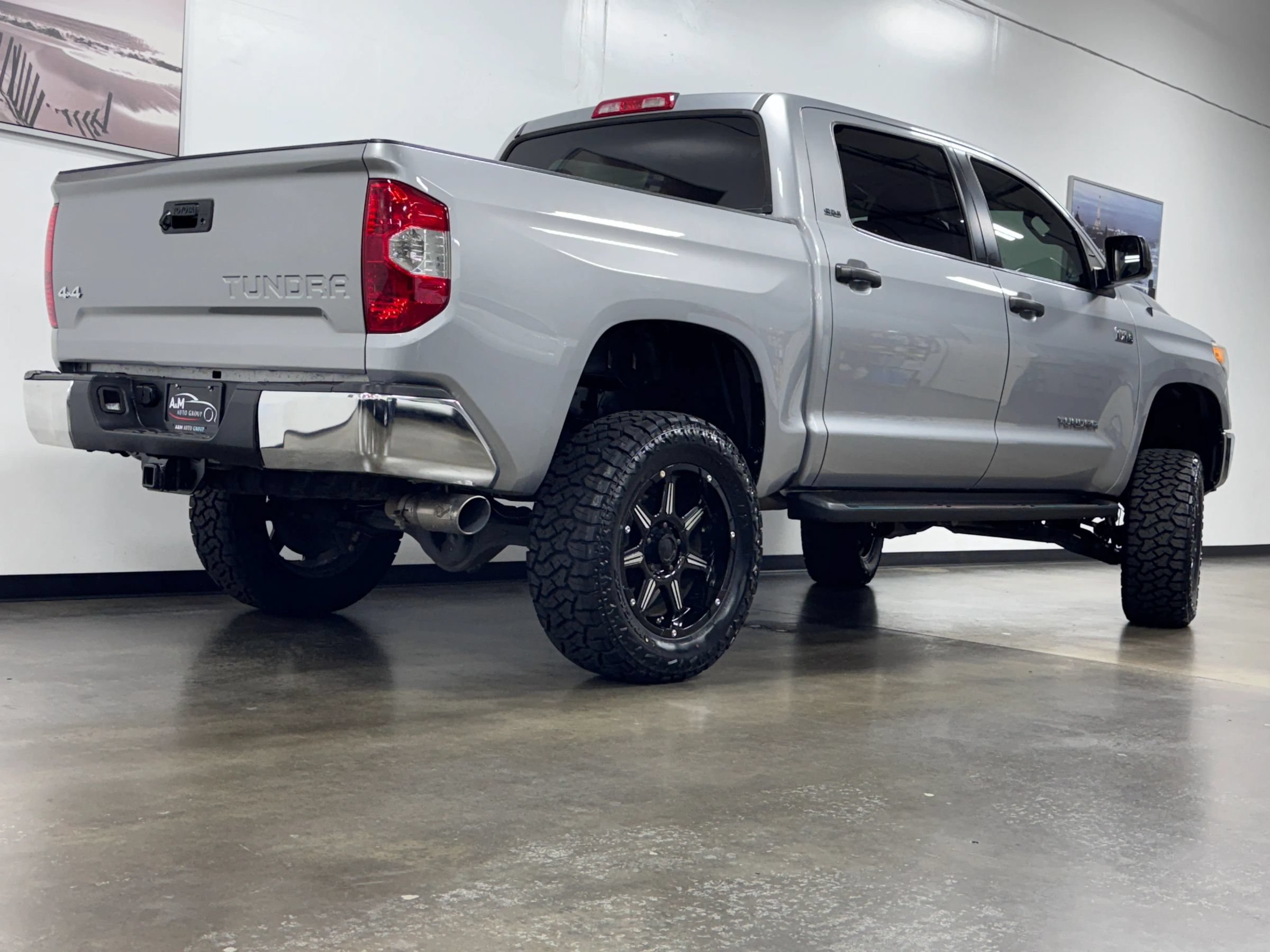 Used 2014 Toyota Tundra SR5 w/ SR5 Upgrade Package AWD/4WD image 4