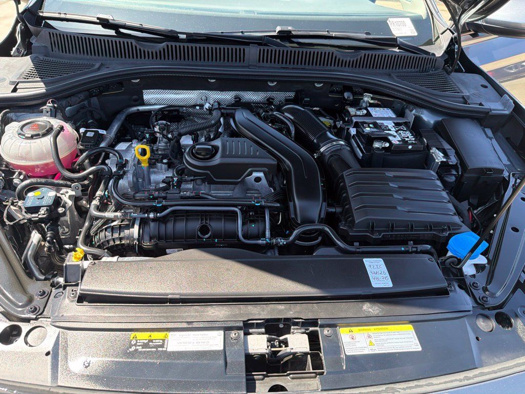 Used 2025 Volkswagen Jetta SE FWD image 13