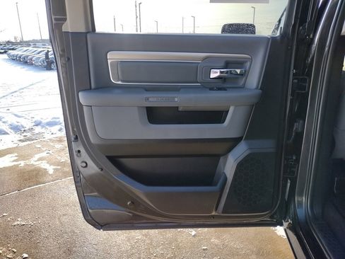 Used 2017 RAM 1500 Classic SLT image 11