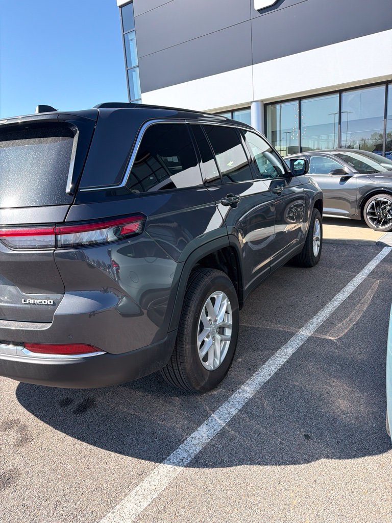 Used 2026 Jeep Grand Cherokee Laredo AWD/4WD image 13