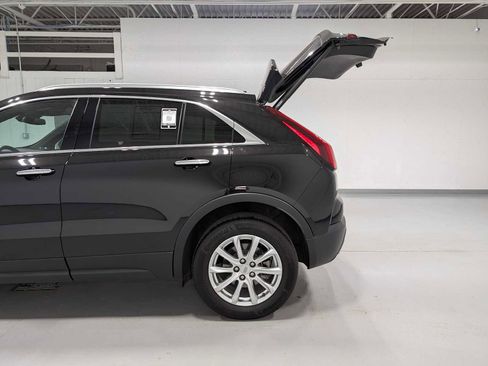 Used 2023 Cadillac XT4 Luxury w/ Cold Weather Package FWD image 11