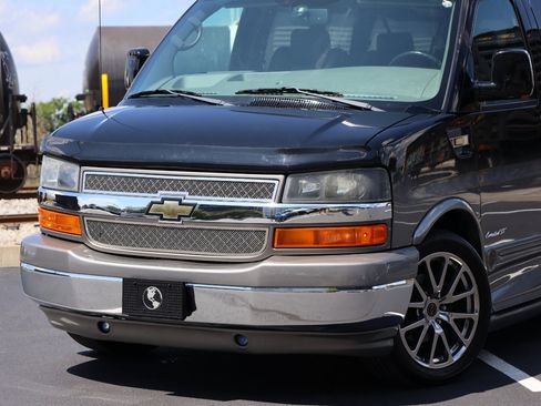 Used 2012 Chevrolet Express 1500 AWD image 4