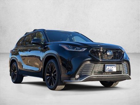 Used 2024 Toyota Highlander XSE image 3