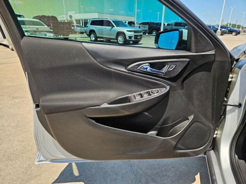 Used 2022 Chevrolet Malibu LT FWD image 12