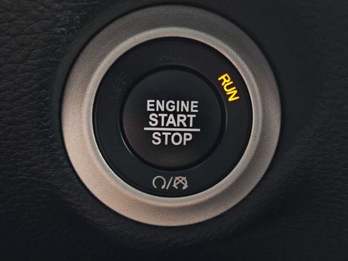 Used 2024 Chrysler Pacifica Touring FWD image 21