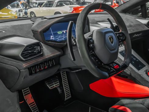 Used 2021 Lamborghini Huracan STO image 14