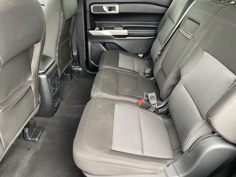 Used 2024 Ford Explorer XLT RWD image 17