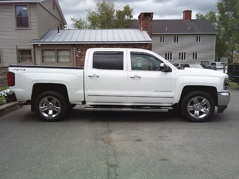 Used 2017 Chevrolet Silverado 1500 LTZ w/ Sport Package AWD/4WD image 6