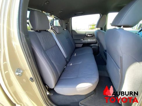 Used 2018 Toyota Tacoma TRD Sport AWD/4WD image 21