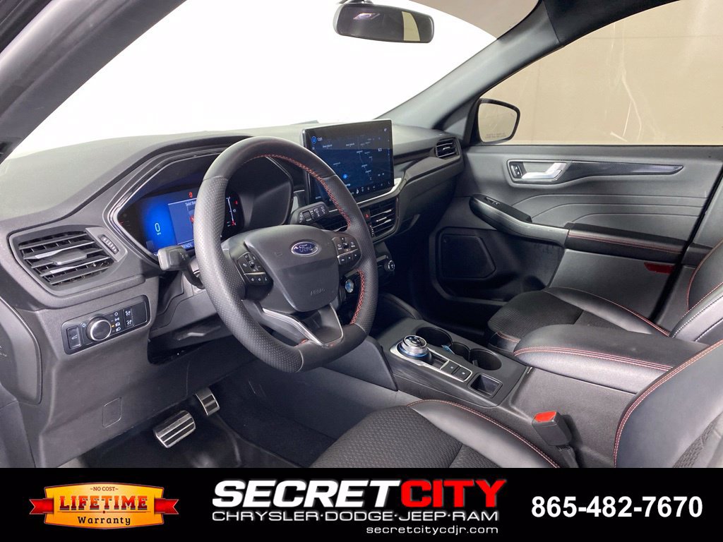 Used 2024 Ford Escape ST-Line w/ Tech Pack #1 AWD/4WD image 11
