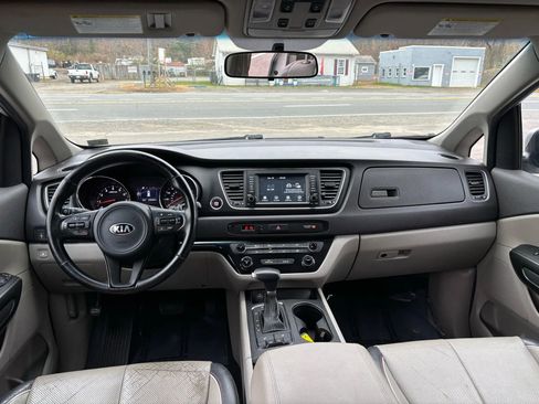 Used 2017 Kia Sedona LX w/ LX Essentials Premium Package image 29
