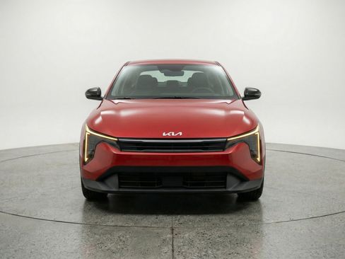 Used 2025 Kia K4 LXS image 2