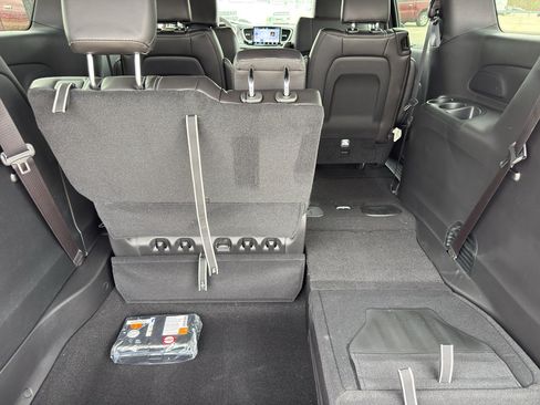 New 2026 Chrysler Pacifica Select FWD image 35