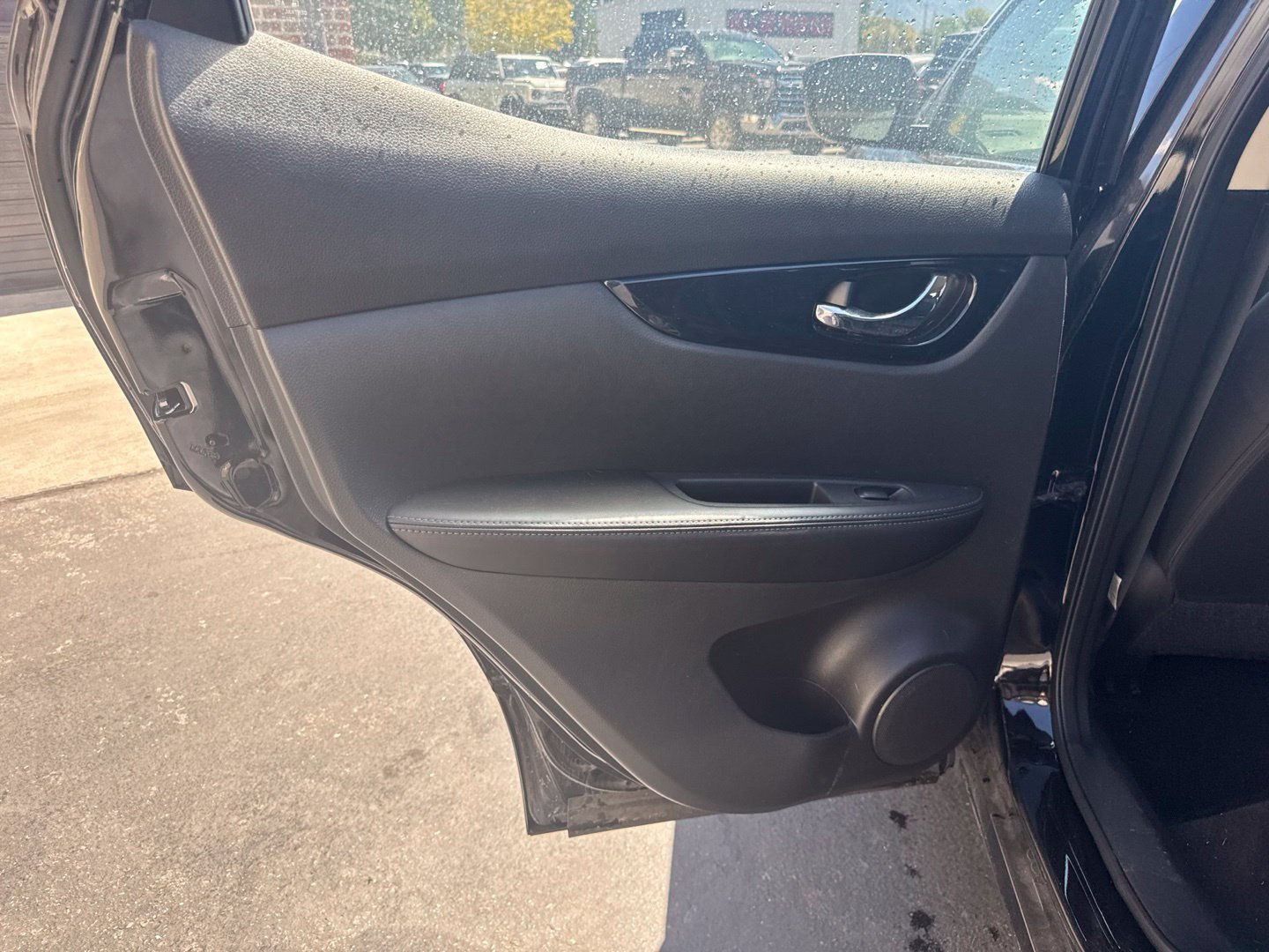 Used 2020 Nissan Rogue Sport SV AWD/4WD image 16