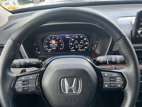 Used 2025 Honda Pilot Elite image 12