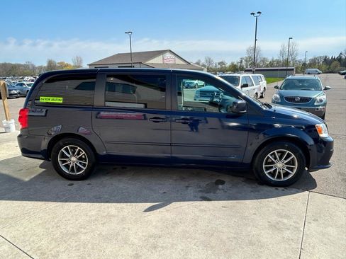 Used 2016 Dodge Grand Caravan SE FWD image 4