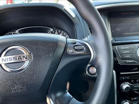 Used 2020 Nissan Pathfinder S FWD image 23
