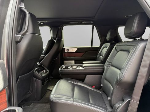 Used 2021 Lincoln Navigator Reserve w/ Luxury Package AWD/4WD image 13