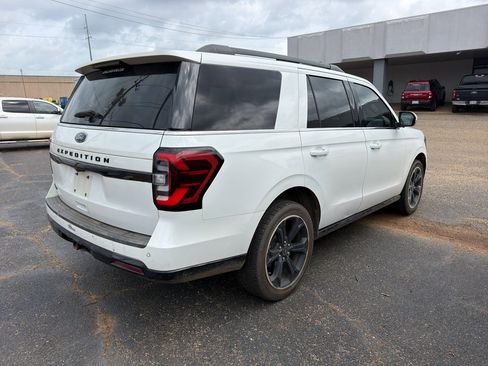Used 2022 Ford Expedition Limited RWD image 4