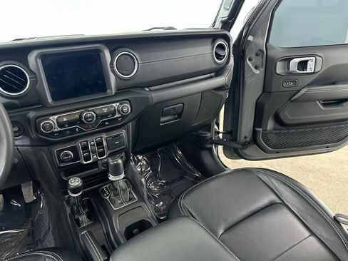 Used 2023 Jeep Wrangler Unlimited Sahara AWD/4WD image 19