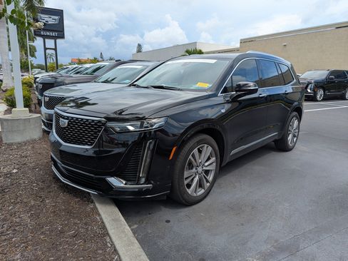 Used 2023 Cadillac XT6 Premium Luxury w/ Technology Package FWD image 2