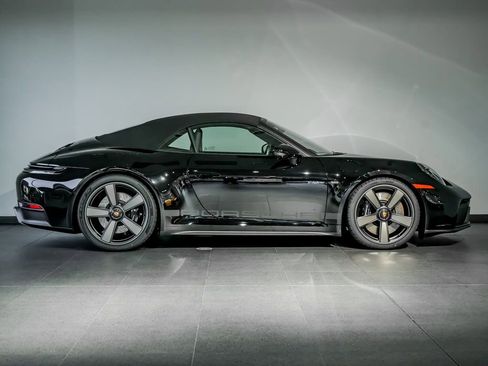 Used 2026 Porsche 911 Carrera GTS RWD image 8