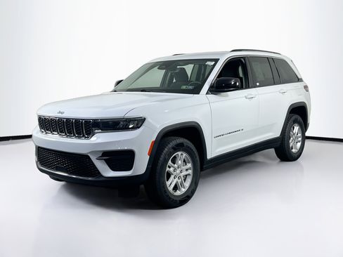 Used 2023 Jeep Grand Cherokee Laredo w/ Luxury Tech Group I AWD/4WD image 1