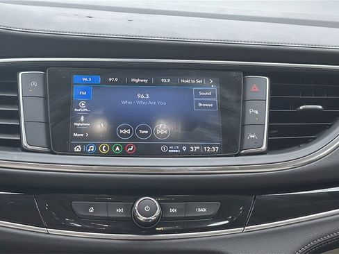 Used 2023 Buick Enclave Avenir image 22