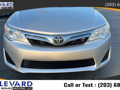 Used 2012 Toyota Camry L image 3