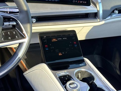 Certified 2026 Cadillac Vistiq Sport w/ LPO, Floor Liner Package image 4