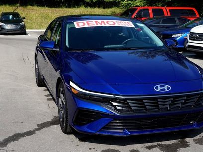 Used 2024 Hyundai Elantra SEL w/ Convenience Package