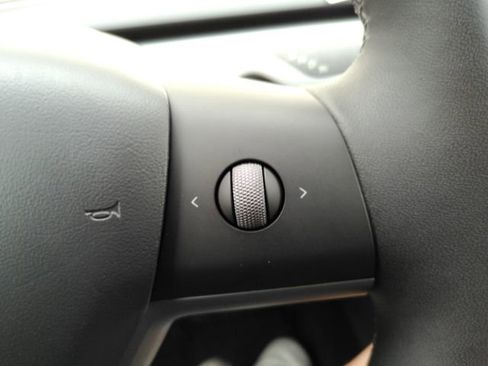 Used 2022 Tesla Model 3 Standard Range image 38