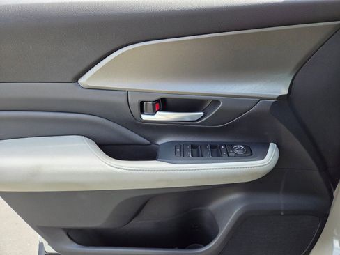 Used 2024 Toyota Grand Highlander AWD image 9